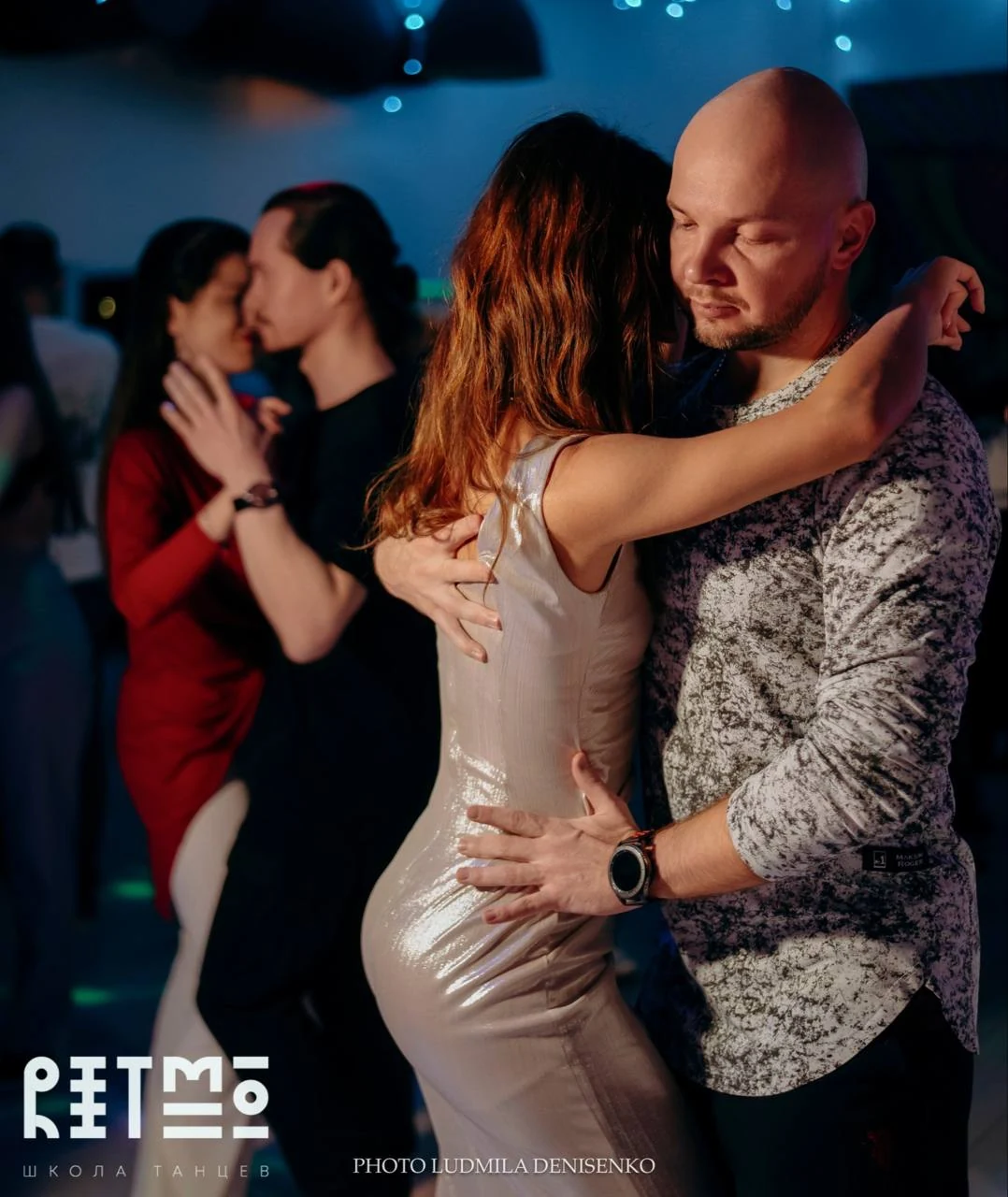 Пара танцует Tarraxinha на занятии Ritmo